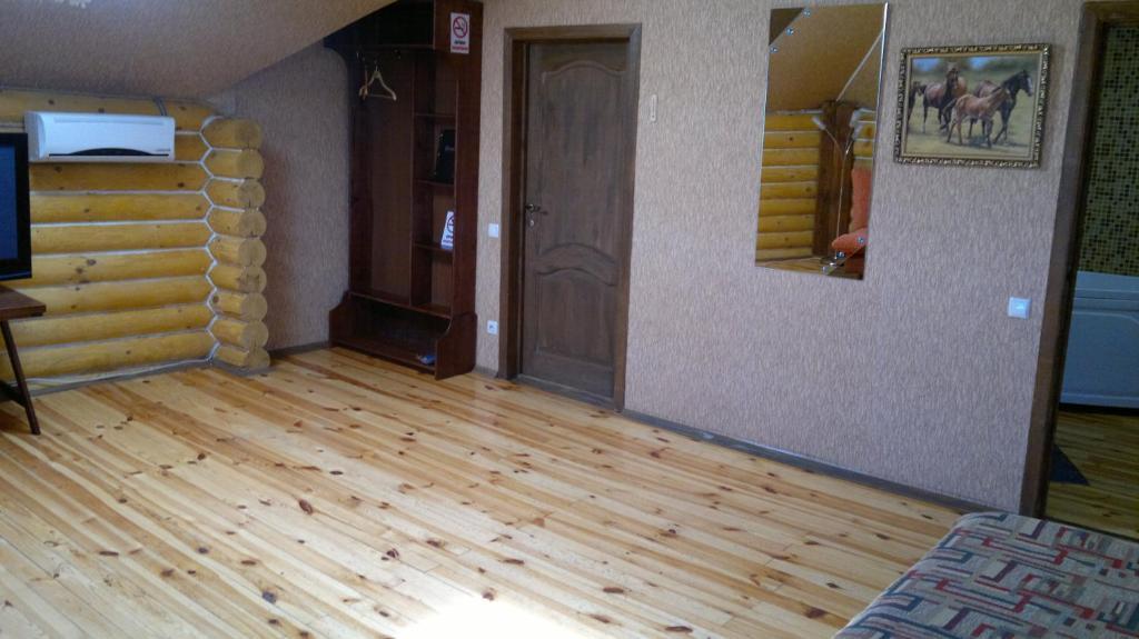 Hotel Panska Hata Nyzhnya Khortytsya Pokój zdjęcie
